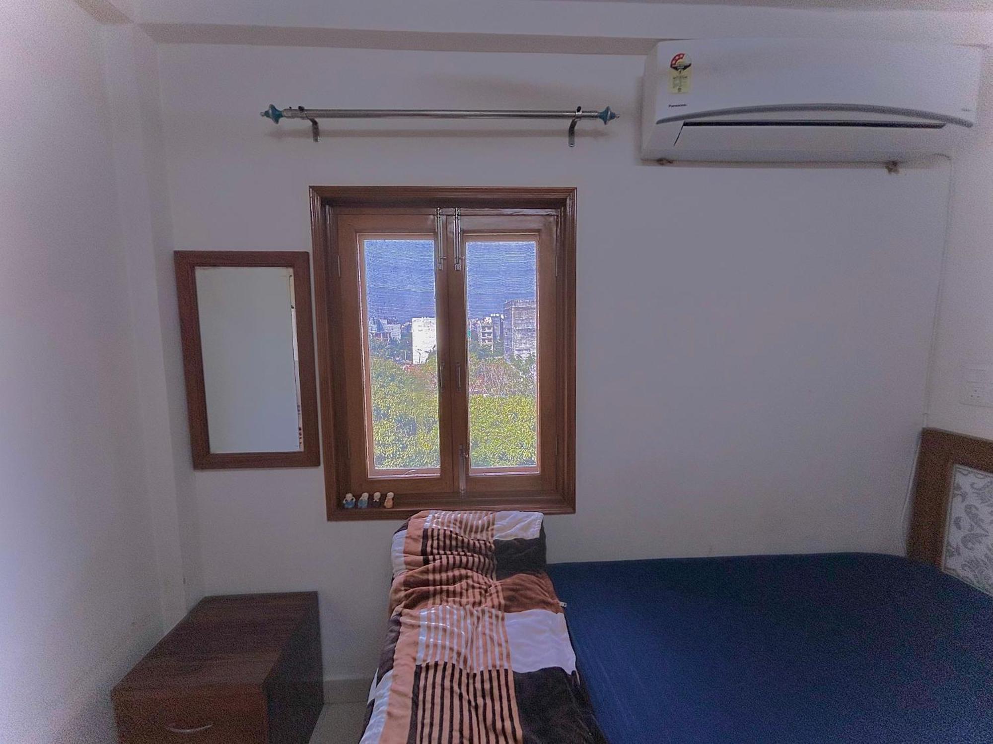 Apartment Prime Loc Fully Furnished 1bhk Dwarka Sector 23b *