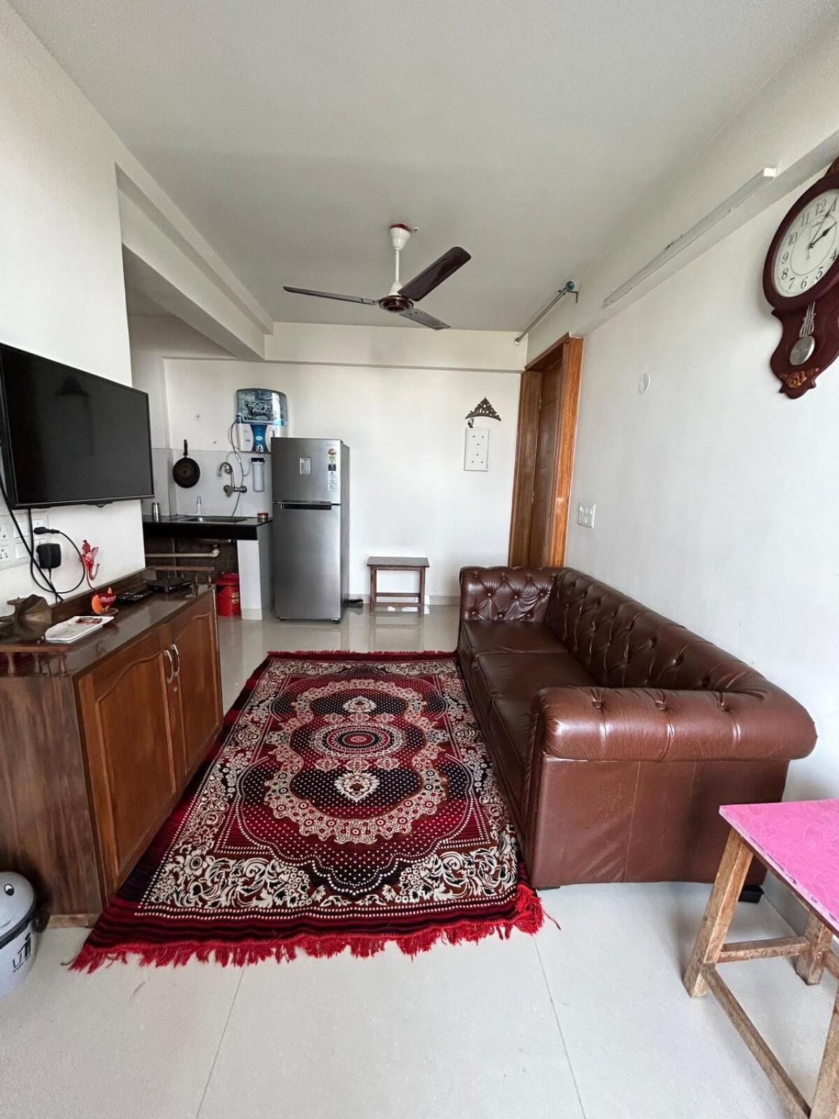 Prime Loc Fully Furnished 1bhk Dwarka Sector 23b Apartment